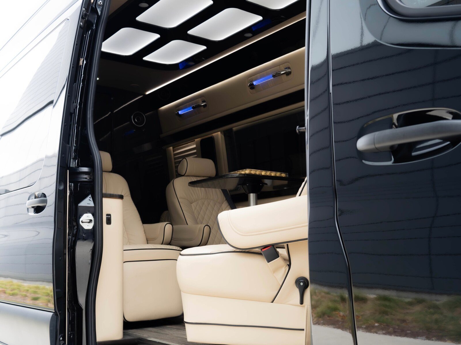 Luxury Sprinter gallery view 2